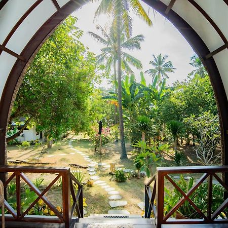 The Papalagi Resort Gili Gede Экстерьер фото