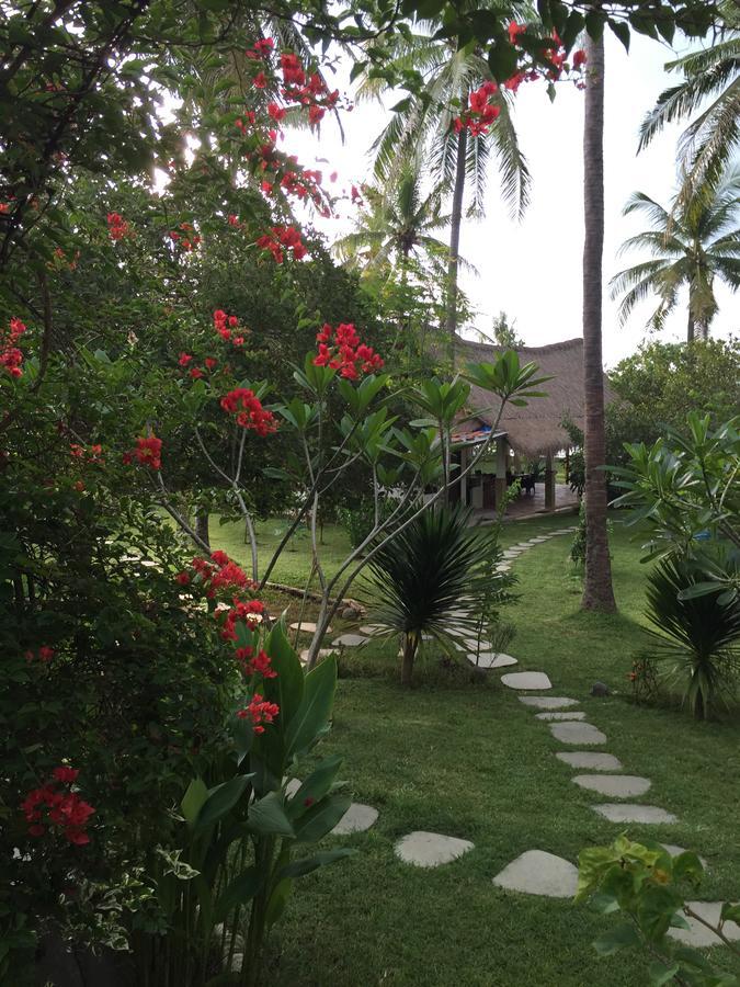 The Papalagi Resort Gili Gede Экстерьер фото