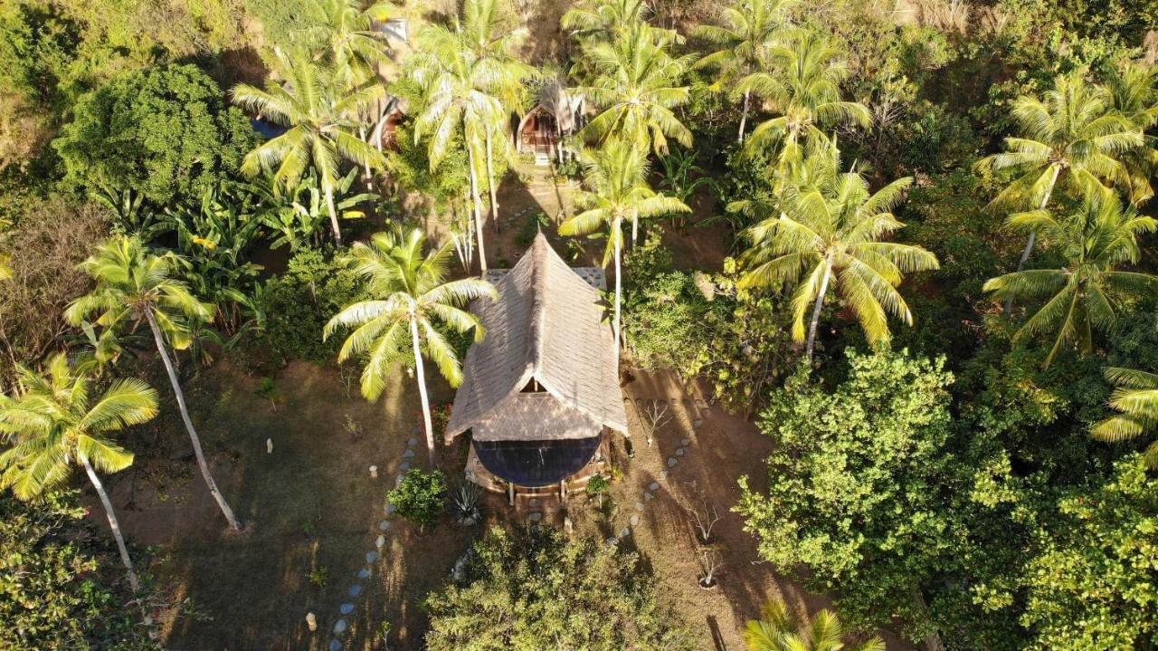 The Papalagi Resort Gili Gede Экстерьер фото