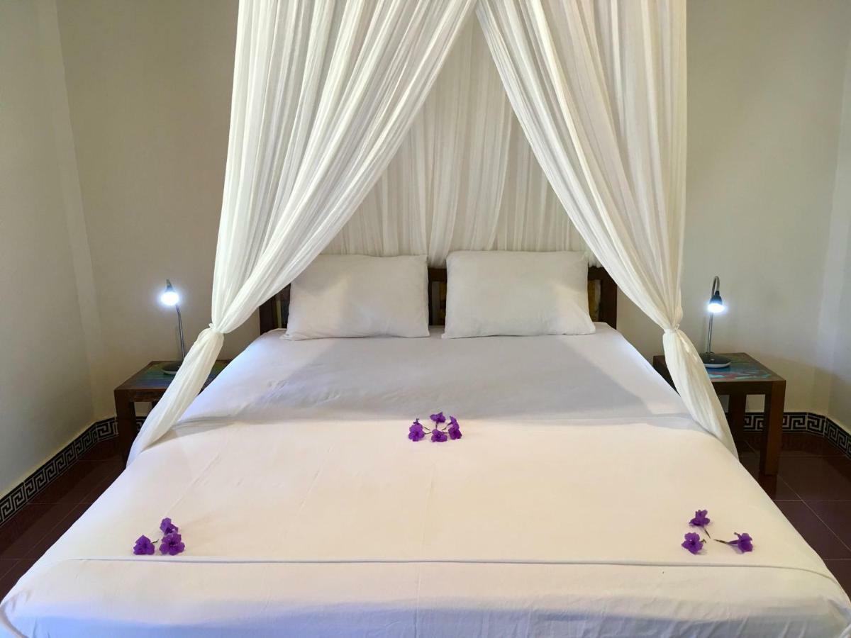 The Papalagi Resort Gili Gede Экстерьер фото